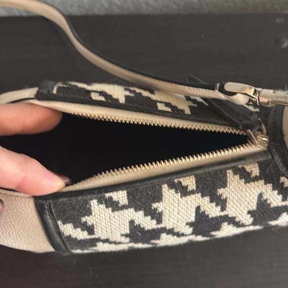 Like new - KATE SPADE DOG PURSE - Picture 3 of 4